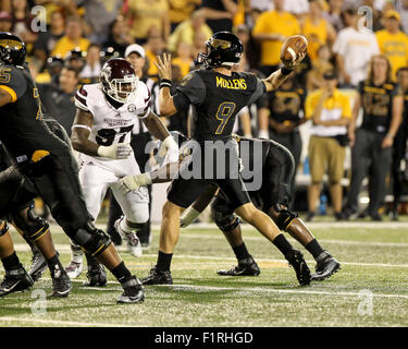 Departement QB, Nick Mullens (9) lance une passe de touché au cours de la NCAA Football match entre la Southern Mississippi et Mississippi State à {M.M. Roberts} dans {} {} Hattiesburg MS. Chuck lécher/CSM Banque D'Images