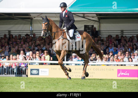 Stamford, Lincolnshire, Royaume-Uni. 06 Sep, 2015. 2015 Land Rover Burghley Horse Trials Oliver Townsend en compétition dans le cso sur Armada Crédit : Tim Scrivener/Alamy Live News Banque D'Images