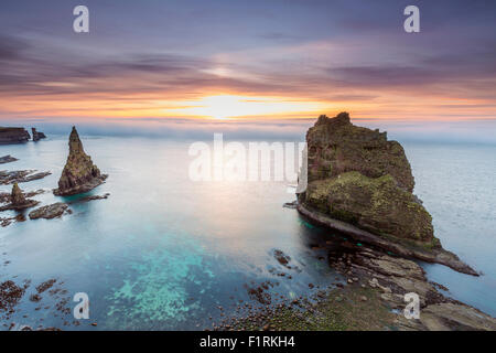 Les tas de Duncansby, John O'Groats, Highland, en Écosse. Banque D'Images