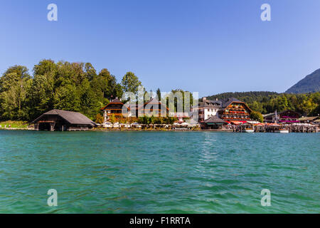 Le lac Obersee, montagne en été, le Parc National de Konigsee, Bayern, Allemagne Banque D'Images