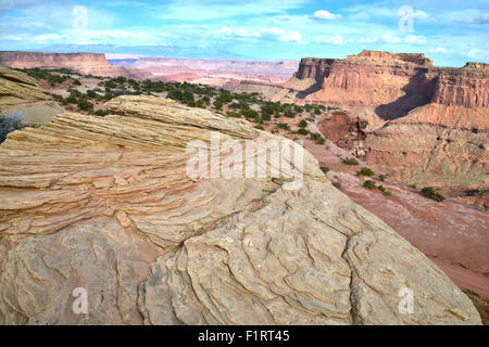 Donnant sur Shafer Canyon et la Shafer Trail de la région du cou, de l'île dans le ciel en District Canyonlands National Park Banque D'Images