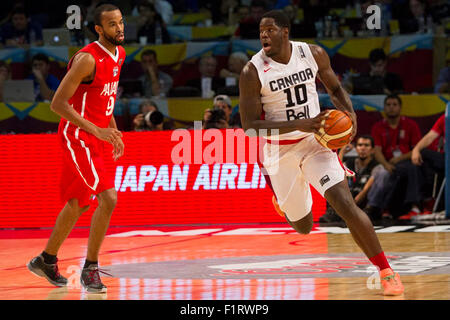 La ville de Mexico, Mexique. Sep 6, 2015. Canada's Anthony Bennett (R) convoite la la balle avec Jamaal Levy du Panama lors de leur match à la FIBA Americas 2015, tenue à l'hôtel Palacio de los Deportes, dans la ville de Mexico, capitale du Mexique, le 6 septembre, 2015. Le Canada a gagné le match. Credit : Isaias Hernandez/NOTIMEX/Xinhua/Alamy Live News Banque D'Images