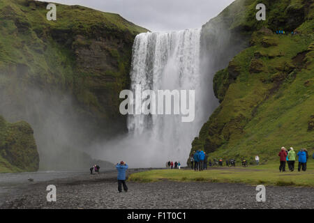 Une vue de la cascade Skogafoss en Islande Banque D'Images