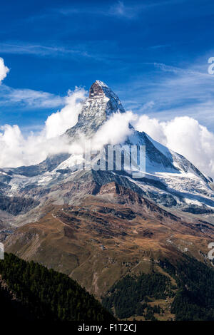 Matterhorn entouré de nuages, Zermatt, Valais, Alpes Pennines, Swiss Alps, Switzerland, Europe Banque D'Images