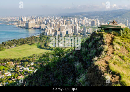 Du haut de Honolulu Diamond Head State Monument (Cratère) Leahi, Honolulu, Oahu, Hawaii, United States of America, Pacifique Banque D'Images