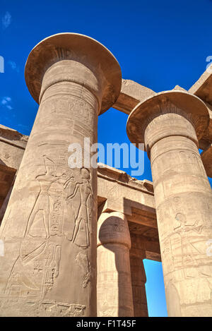 Les reliefs de la colonne, salle hypostyle, le Ramesseum (temple funéraire de Ramese II), Luxor, Cisjordanie, Thèbes, l'UNESCO, l'Égypte Banque D'Images