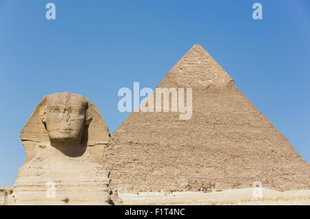 Pyramide de Khéphren et le Sphinx, les pyramides de Gizeh, UNESCO World Heritage Site, Giza, Egypte, Afrique du Nord, Afrique Banque D'Images