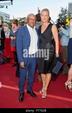 Hambourg, Allemagne. 06 Sep, 2015. Entrepreneur de Hambourg Ian Karan et sa femme Barbara poser pendant la gala de charité "Nuit des légendes" à Hambourg, Allemagne, 06 septembre 2015. Le gala qui bénéficie à l'association 'Nestwerk fuer Jugendprojekte" (lit. Nestwork [en] réseau pour les jeunes) a lieu pour la 11e fois. Photo : Georg Wendt/dpa/Alamy Live News Banque D'Images