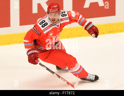 Trinec, République tchèque. 05 Sep, 2015. Erik Hrna de Trinec en action au cours de la Ligue de Hockey des Champions, Groupe G, 6e match HC Ocelari Trinec - KalPa Kuopio à Trinec, en République tchèque, le 5 septembre 2015. © Jaroslav Ozana/CTK Photo/Alamy Live News Banque D'Images