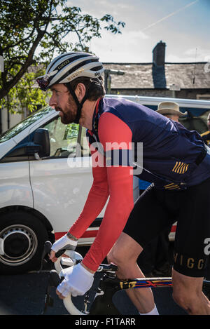 Clitheroe, Lancashire, Royaume-Uni. 7 Septembre, 2015. Aujourd'hui (lundi 07/09/15), Stade 2 Aviva Tour of Britain race start cycle lieu d'exposition à Clitheroe Lancashire. Sir Bradley Wiggins au début. Crédit : STEPHEN FLEMING/Alamy Live News Banque D'Images