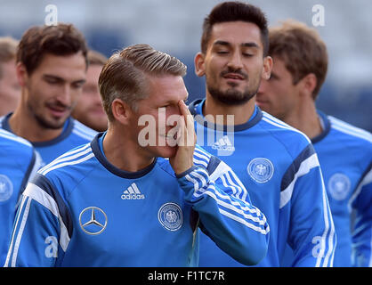 Glasgow, Grande-Bretagne. Sep 6, 2015. Tapis l'Allemagne Hummels (l-r), Bastian Schweinsteiger et Ilkay Gundogan en action lors de la dernière session de formation de l'équipe nationale de football allemande à Glasgow, Grande Bretagne, 6 septembre 2015. L'Allemagne se prépare à l'UEFA EURO 2016 match de qualification contre l'Ecosse à Glasgow le 7 septembre 2015. Photo : Federico Gambarini/dpa/Alamy Live News Banque D'Images