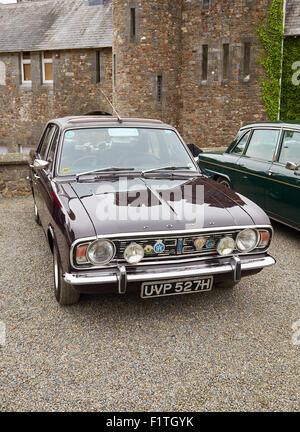 Une Ford Cortina MK 2 à une voiture vintage collectors show à Picton Castle, West Wales, UK Banque D'Images