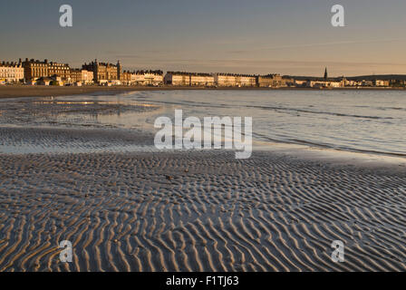 Marée basse sur la plage de Weymouth, dans le Dorset, Angleterre, RU Banque D'Images