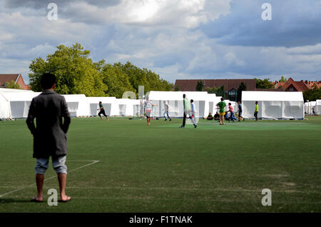 Berlin, Allemagne. 07Th Nov, 2015. Jouer au soccer réfugiés Schmidt Knobelsdorf barracks à Berlin, Allemagne, 07 septembre 2015. Photo : BRITTA PEDERSEN/dpa/Alamy Live News Banque D'Images