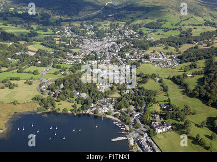 Vue aérienne de Waterhead Ambleside et dans le haut du lac Windermere, Cumbria, Royaume-Uni Banque D'Images