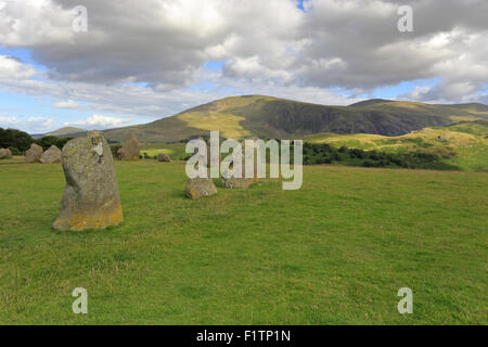 Cercle de pierres de Castlerigg avec Clough Head, Cumbria, Parc National de Lake District, England, UK. Banque D'Images