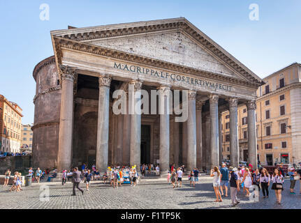 Le Panthéon temple de dieux romains et l'église façade extérieure Piazza della Rotonda Roma Rome Lazio Italie Europe de l'UE Banque D'Images