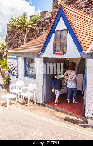 Le four ice-cream bar partie de l'hôtel Cottage, Hope Cove, Kingsbridge, Devon, Angleterre, Royaume-Uni. Banque D'Images