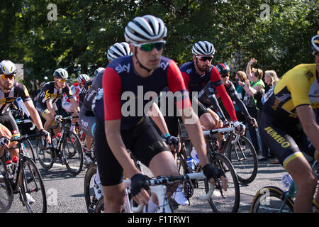 M. Downham village, Lancashire, Royaume-Uni. 7 Septembre, 2015. Étape 2 Aviva Tour of Britain course à vélo à l'étape 2 Commencer en Clitheroe, Lancashire. Sir Bradley Wiggins au départ d'étape. Crédit : STEPHEN FLEMING/Alamy Live News Banque D'Images