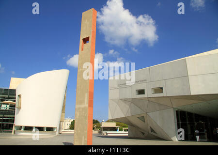 Israël, la nouvelle aile de la Tel Aviv Museum of Art (à droite) et le Nouveau Théâtre Cameri Banque D'Images