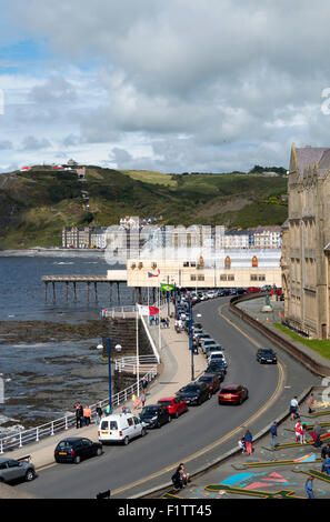 Aberystwyth, promenade du château, une ville balnéaire du Ceredigion, pays de Galles, Royaume-Uni Banque D'Images