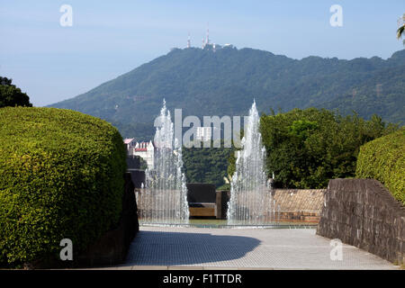 Fontaine de la paix, Parc de la paix de Nagasaki au Japon pulvérise de l'eau dans la forme d'une colombe à ailes du souvenir de ceux qui sont morts de soif Banque D'Images