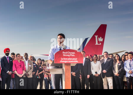 Mississauga, Canada. 07 Septembre, 2015. Le chef libéral Justin Trudeau était à l'aéroport Pearson avec les candidats et leurs partisans de dévoiler la campagne du parti libéral à l'aéronef. Credit : Victor Biro/Alamy Live News Banque D'Images