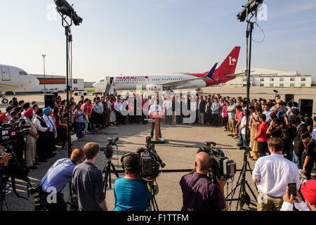 Mississauga, Canada. 07 Septembre, 2015. Le chef libéral Justin Trudeau était à l'aéroport Pearson avec les candidats et leurs partisans de dévoiler la campagne du parti libéral à l'aéronef. Credit : Victor Biro/Alamy Live News Banque D'Images