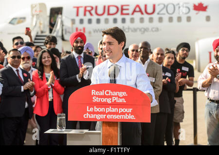 Mississauga, Canada. 07 Septembre, 2015. Le chef libéral Justin Trudeau était à l'aéroport Pearson avec les candidats et leurs partisans de dévoiler la campagne du parti libéral à l'aéronef. Credit : Victor Biro/Alamy Live News Banque D'Images