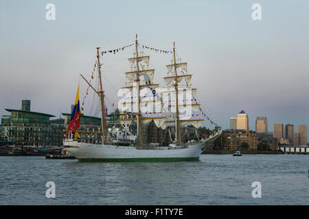 L'ARC Gloria, colombienne, Tall Ship, navigation le long de la rivière Thames, London, UK. En prenant part à la Tamise totalement festival. Banque D'Images