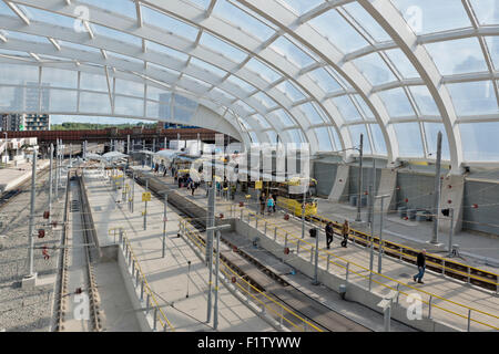 La surface intérieure de la rénovation de la gare Victoria de Manchester, doté d''un arrêt de tramway Metrolink TLR Banque D'Images