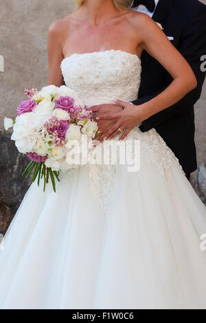 Bridal couple avec bouquet de mariée, la Suède, modèle libération Banque D'Images