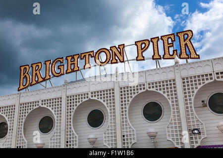 La jetée de Brighton, Brighton, UK sign Banque D'Images