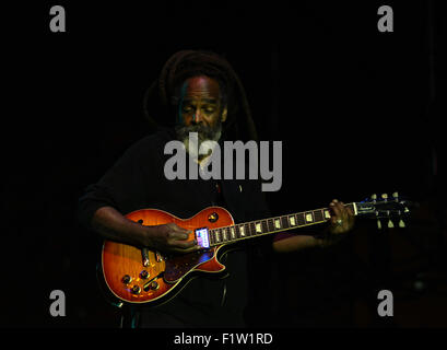 Virginia Beach, Virginia, USA. 12Th Mar, 2015. AMERICAN MUSIC FESTIVAL réunit Jamician LES WAILERS Band Reggae à la plage de Virginia Beach, Virginie le 5 septembre 2015.© Jeff Moore 2015 © Jeff Moore/ZUMA/Alamy Fil Live News Banque D'Images