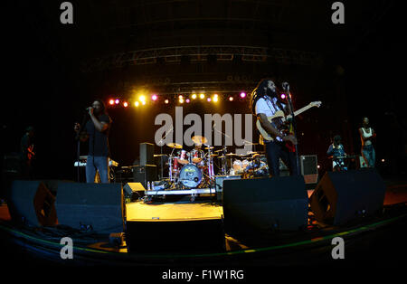 Virginia Beach, Virginia, USA. 12Th Mar, 2015. AMERICAN MUSIC FESTIVAL réunit Jamician LES WAILERS Band Reggae à la plage de Virginia Beach, Virginie le 5 septembre 2015.© Jeff Moore 2015 © Jeff Moore/ZUMA/Alamy Fil Live News Banque D'Images