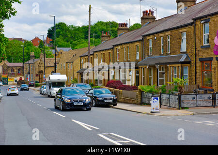 Maisons en pierre traditionnelle et de la rue Main à Rodley, Leeds, West Yorkshire Banque D'Images