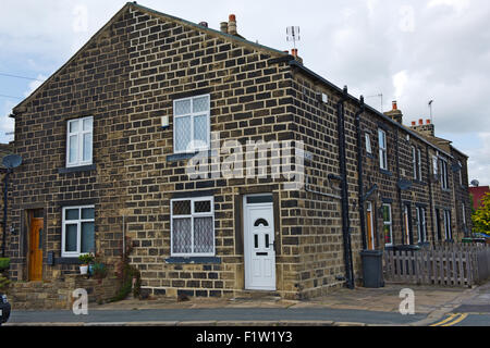 Maisons en pierre traditionnelle et de la rue Main à Rodley, Leeds, West Yorkshire Banque D'Images