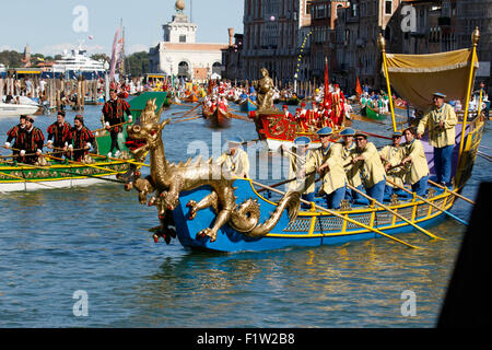 Venise, Italie - 6 septembre 2015 : navires historiques ouvrir la Regata Storica, le principal événement de l'assemblée Banque D'Images