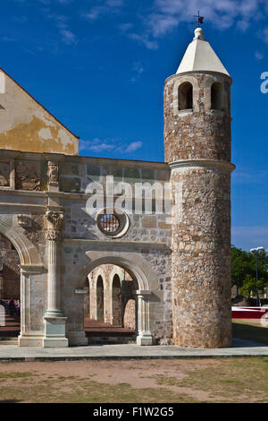 Le couvent du xvième siècle et la basilique de CUILAPAN était l'ancien monastère de Santiago Apostol - CUILAPAN DE GUERRERO, AU MEXIQUE ne Banque D'Images