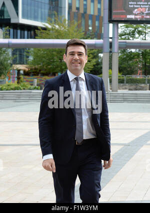 Andy Burnham MP du travail pour Leigh dehors et environ dans la région de Media City, Manchester, UK Banque D'Images