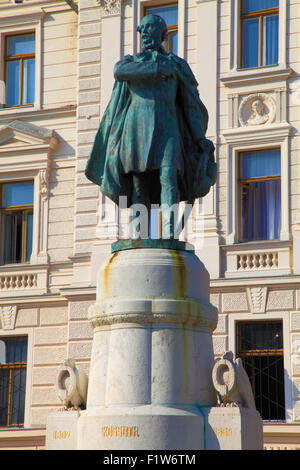 Hongrie Pécs Kossuth Lajos Kossuth Tér statue Banque D'Images