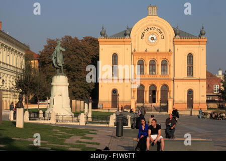 La Hongrie, l'PŽcs tŽr, Kossuth Lajos Kossuth, statue, la synagogue, les gens, Banque D'Images