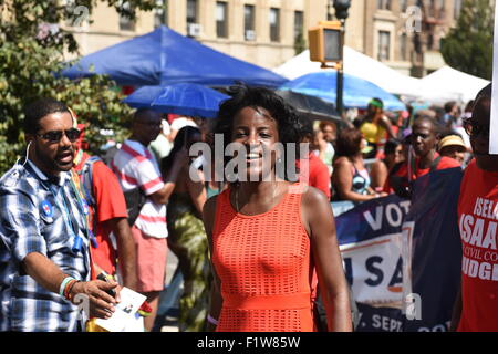 New York City, United States. 07Th Nov, 2015. Cour suprême candidat Isela Isaacs. Les élus et les candidats à un poste comblé les deux premières heures du 48e congrès annuel de l'ouest de Brooklyn Indian Day Parade © Andy Katz/Pacific Press/Alamy Live News Banque D'Images