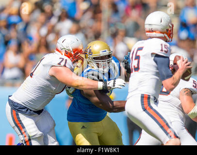 Pasadena, CA. 12Th Mar, 2015. Le joueur de ligne défensive UCLA Bruins (97) Kenny Clark en action au cours de la Virginia Cavaliers vs UCLA Bruins match de football. Classé 13e défaite 34-16 de l'UCLA en Virginie, le samedi 5 septembre 2015 au Rose Bowl de Pasadena, Californie. (Crédit obligatoire : Juan Lainez/MarinMedia.org/Cal Sport Media) (photographe complet, et de crédit requis) © csm/Alamy Live News Banque D'Images