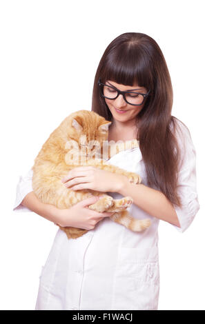 Portrait d'une belle femme holding red cat, isolé sur fond blanc Banque D'Images