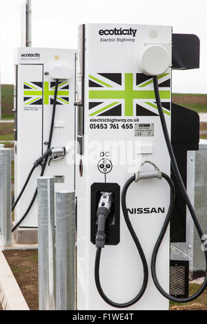 Ecotricity Nissan au point de nouveaux services de Gloucester sur l'autoroute M5, Gloucestershire, England, UK Banque D'Images