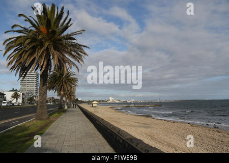 Beaconsfield Pde, le sentier Bayside Middle Park et plage de Melbourne, Victoria, Australie. Banque D'Images