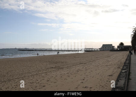 Beaconsfield Pde, le sentier Bayside Middle Park et plage de Melbourne, Victoria, Australie. Banque D'Images