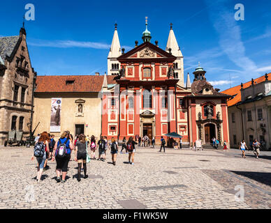 La basilique Saint George dans le château de Prague, Prague, République tchèque. Banque D'Images