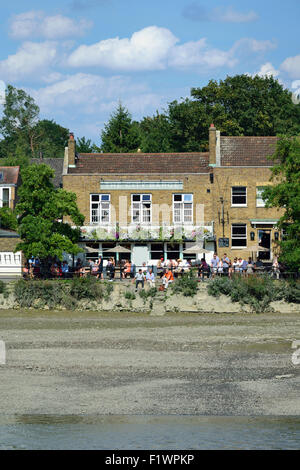 La Ville Barge, Thames Street, Strand sur le Livre vert, Kew, Londres W4, Royaume-Uni Banque D'Images